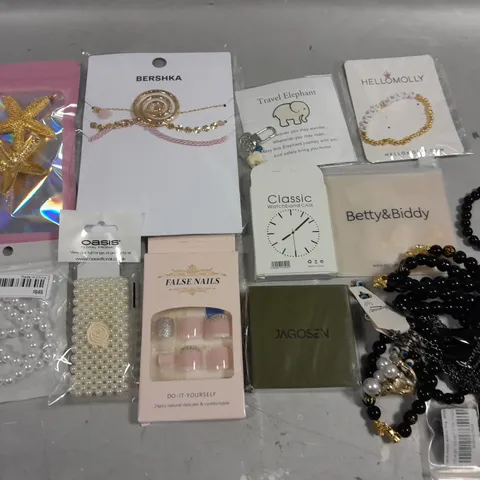 LOT OF ASSORTED JEWELLERY ITEMS TO INCLUDE BRACELETS, NECKLACES AND RINGS