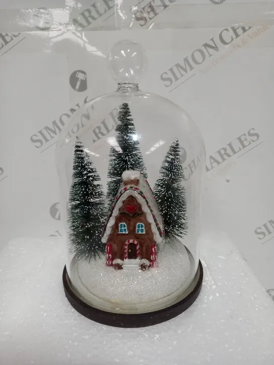 SANTA EXPRESS PRE-LIT FESTIVE SCENE IN GLASS CLOCHE DOME