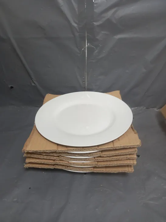 BOXED 6 CLASSIC WHITE PLATES 