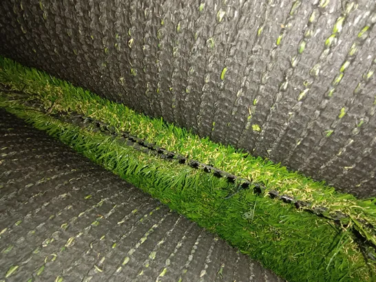 ROLL OF ARTIFICIAL GRASS - 4 X 6M