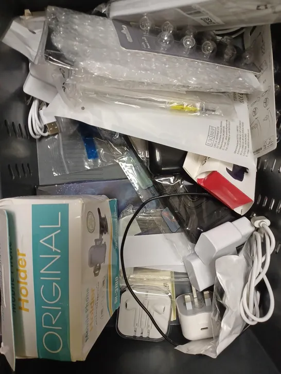 BOX OF APPROXIMATELY 25 ASSORTED MOBILE PHONE/TABLET ACCESSORIES TO INCLUDE PHONE HOLDER, EARPHONES, SCREEN PROTECTORS ETC