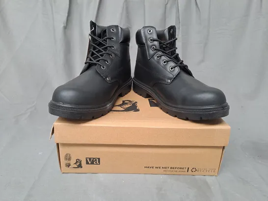 BOXED PAIR OF VA HIGH ANKLE SAFETY BOOTS IN BLACK UK SIZE 12