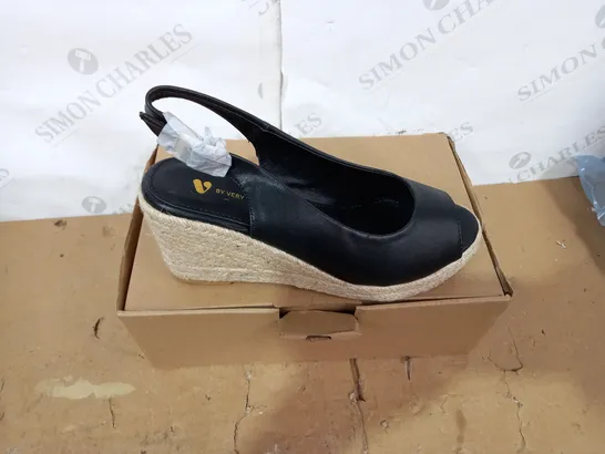 BOXED PAIR OF DESIGNER BLACK WEDGE SHOES SIZE 5