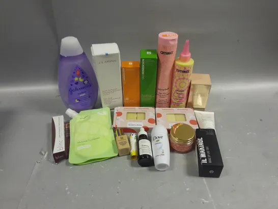 BOX OF APPROXIMATELY 15 COSMETIC ITEMS TO INCLUDE JOHNSONS BEDTIME WASH, AMIKA SHAMPOO, CLARINS CLEANSER, ETC