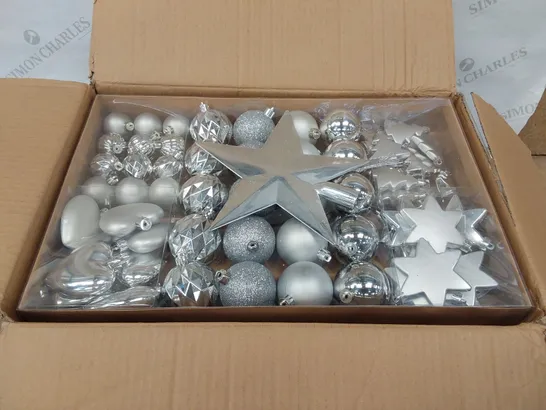 BOX OF APPROXIMATELY 4X 60PCS SILVER BAUBLES SETS (1 BOX)