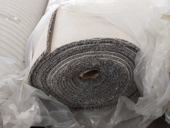 ROLL OF QUALITY HERITAGE EXQUISITE AB CARPET // SIZE: APPROXIMATELY 4 X 15.8m