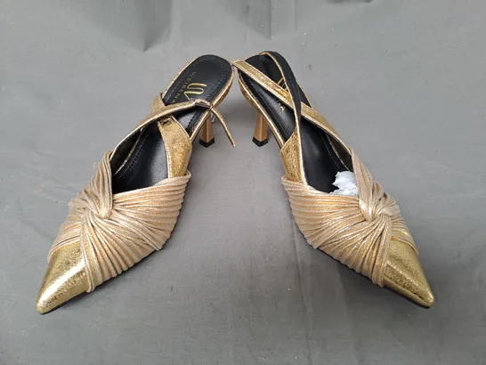 BOXED PAIR OF WEIBENA POINTED TOE HEELED SHOES IN METALLIC GOLD EU SIZE 35