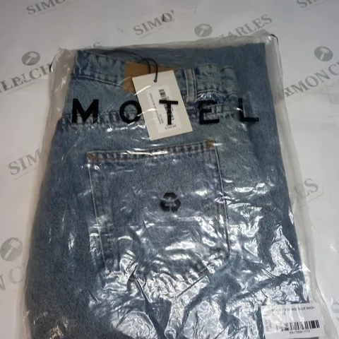 BAGGED MOTEL ROOMY VINTAGE BLUE WASH JEANS SIZE W28 L 32