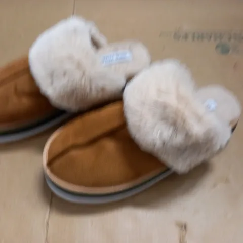 PAIR OF STEVE MADDEN FAUX FUR TRIMMED CHUNKY SOLED SLIDE ON'S - SIZE UNSPECIFIED