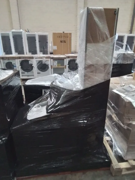 PALLET OF ASSORTED BATHROOM CABINETS AND FITTINGS