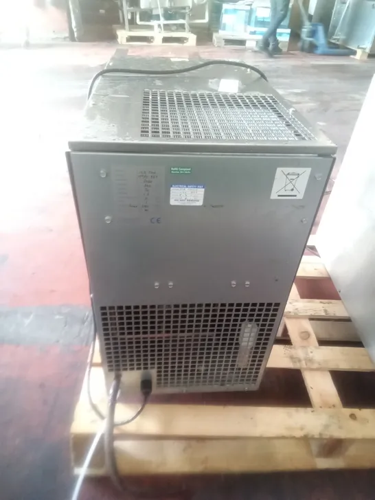 ICE MAKER ICS700 