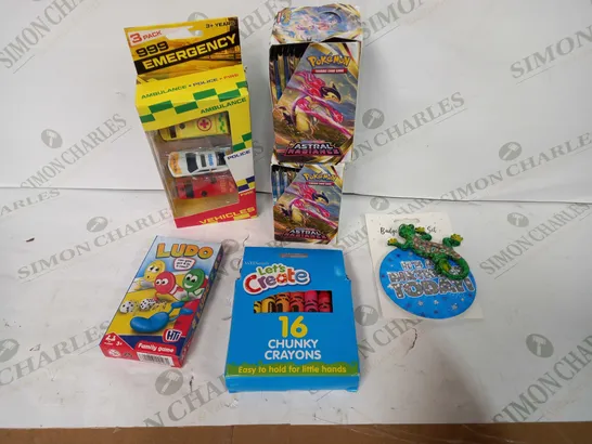 BOX OF APPROX 30 ASSORTED TOYS TO INCLUDE - CHUNKY CRAYONS, LUDO, EMERGENCY TOY CARS ETC