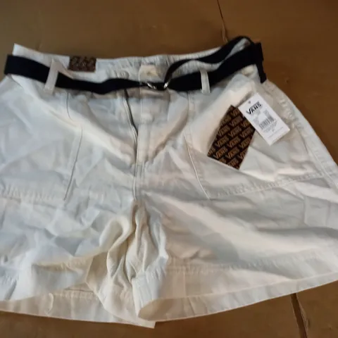 VANS CLARK SHORTS IN WHITE - SIZ E31