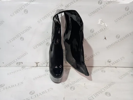 BOXED PAIR OF FASHION THIRSTY THIGH HIGH HEELS IN BLACK UK SIZE 5