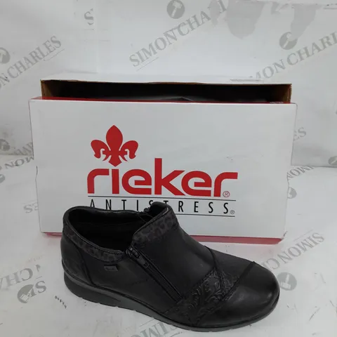 BOXED PAIR OF RIEKER LEATHER DOUBLE ZIP WATER RESISTANT BOOTS IN BLACK SIZE 5