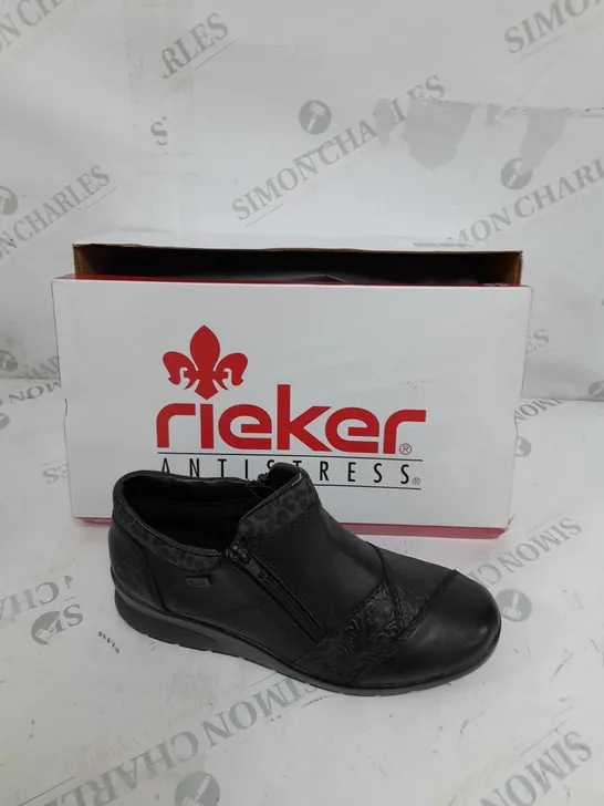 BOXED PAIR OF RIEKER LEATHER DOUBLE ZIP WATER RESISTANT BOOTS IN BLACK SIZE 5