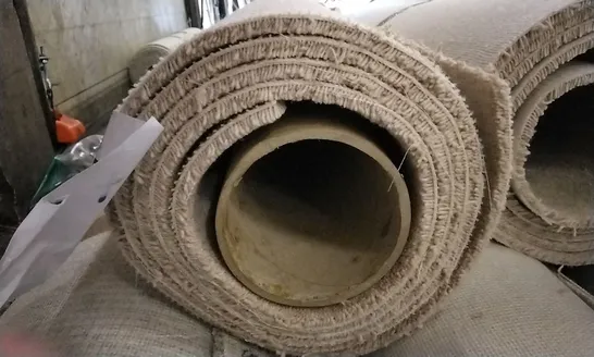 QUALITY ROLL OF CRESTA 50 4766 CARPET APPROXIMATELY 5 X 2.81M