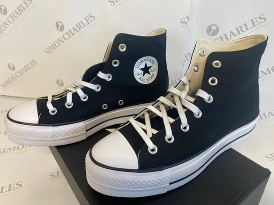 BOXED PAIR OF CONVERSE LIFT HI SHOES SIZE EU40