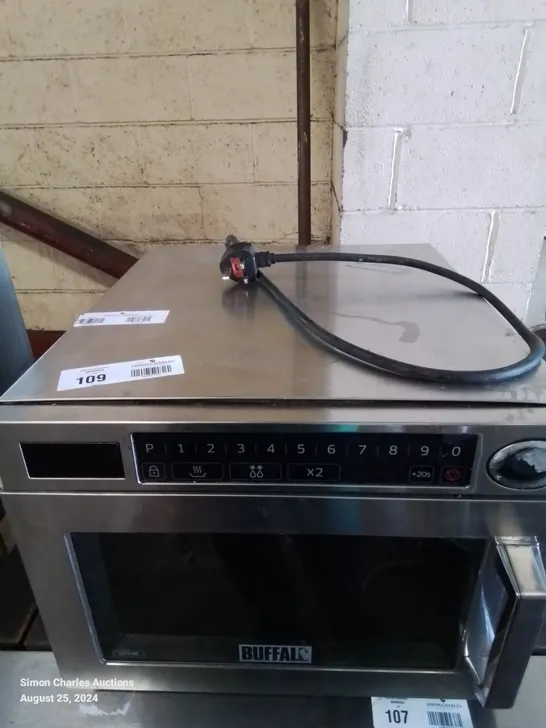 BUFFALO BRAND MODEL GK640 COMMERCIAL MICROWAVE 