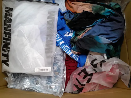 BOX OF APPROXIMATELY 25 ASSORTED CLOTHING ITEMS TO INCLUDE - TROUSERS , BRA , DRESS ETC