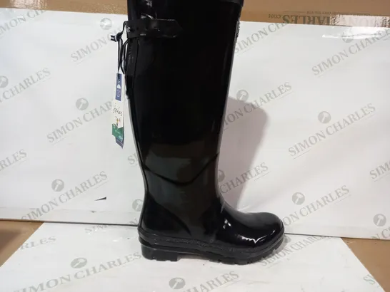 BOXED PAIR OF JOULES FIELD WELLINGTON BOOTS IN GLOSSY BLACK UK SIZE 6