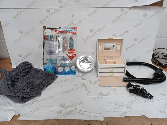 BOX OF APPROX 14 ITEMS TO INCLUDE - VACUUM STORAGE BAGS - GREY FLUFFY BATH MAT - WHITE JEWELLERY BOX ECT