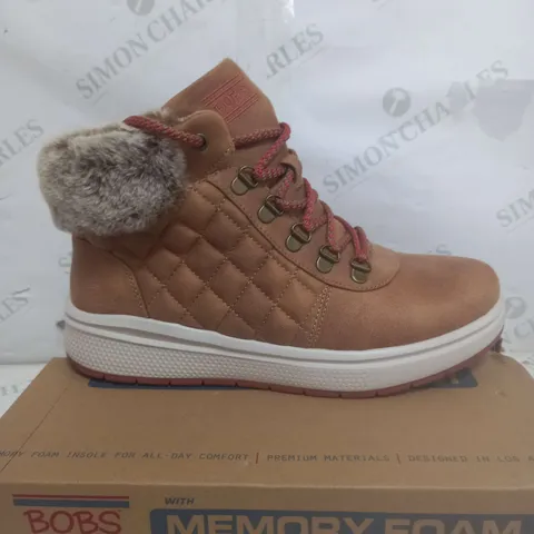 BOXED PAIR OF SKECHERS BOBS SKIPPER WAVE DIAMOND QUILTS BOOTS IN CHESTNUT UK SIZE 6