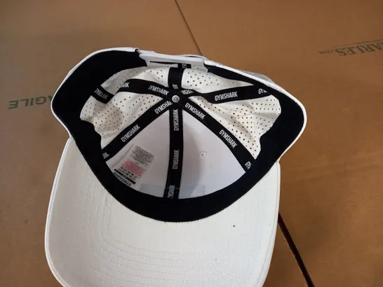 GYMSHARK WHITE BASEBALL CAP - OS