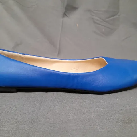 BOXED PAIR OF DESIGNER CLOSED TOE SLIP-ON SHOES IN BLUE EU SIZE 40
