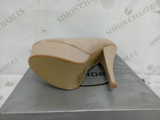 NUDE PATENT STILLETTO SIZE 6