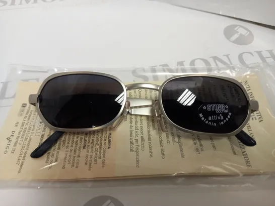 APPROXIMATELY 9 DIERRE STING SUNGLASSES - BOXED