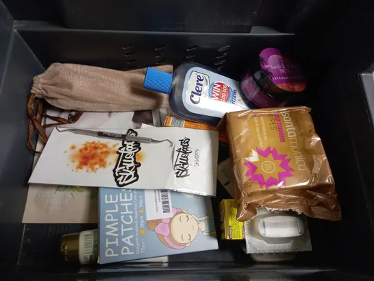 BOX OF APPROXIMATELY 20 COSMETIC ITEMS TO INCLUDE - IMPERIAL LEATHER BODY WASH - OLAY TONER - SANTAMONICA TANNING WIPES - ETC 