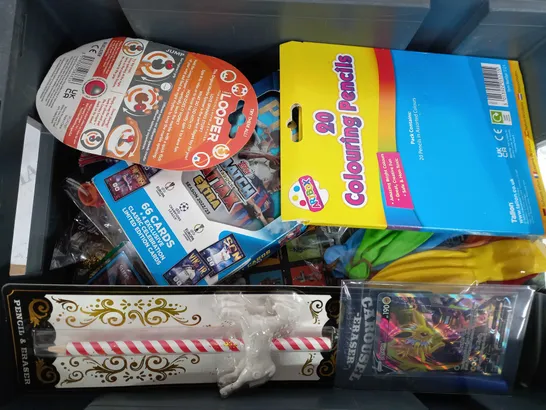 BOX OF APPROX 20 ASSORTED TOYS TO INCLUDE - ARTBOX 20 COLOUR PENCILS - TOPPS MATCH ATTACKS EXTRA - LOOPER THE ORIGINAL MARBLE SPINNER ECT 