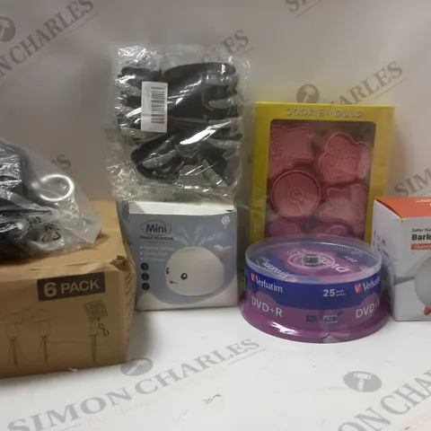 BOX OF APPROX 6 ASSORTED HOUSEHOLD ITEMS TO INCLUDE MUSHROOM SOLAR LIGHTS, MINI WHALE FOUNTAIN, BARK CONTROL DEVICE, ETC 