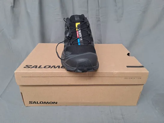 BOXED PAIR OF SALOMON XT-6 SHOES IN BLACK UK SIZE 9