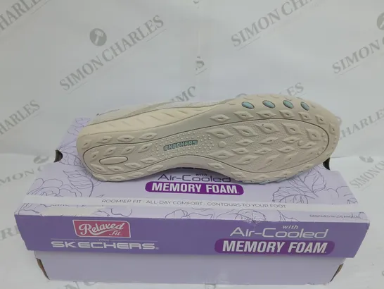 SKETCHERS RELAXED FIT NATURAL SIZE UK 6