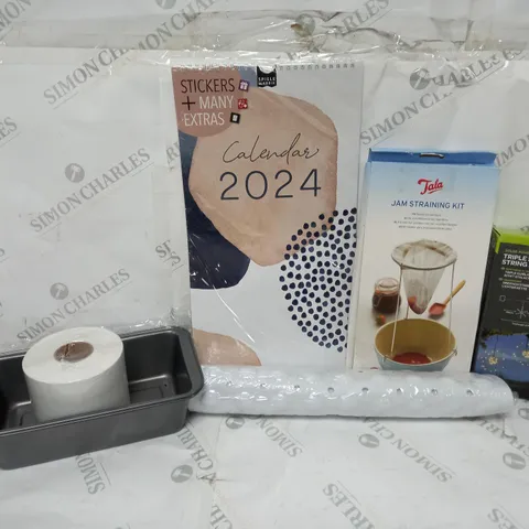 APPROXIMATELY 15 ASSORTED ITEMS TO INCLUDE 2024 CALENDER, TRIPLE STARBUST STRING LIGHT, BATH MAT, ETC