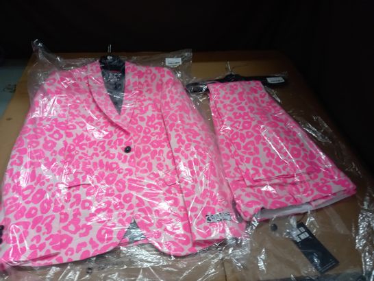 TWISTED TAILOR PINK PATTERNED JACKET AND TROUSERS - 38 CH / W30 L30