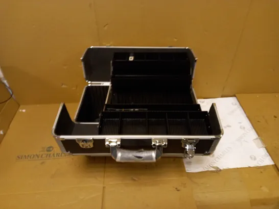 LOCKED EXTENDING TOOL BOX