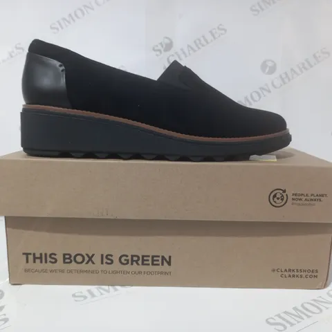 BOXED PAIR OF CLARKS SHARON DOLLY SHOES IN BLACK UK SIZE 5.5