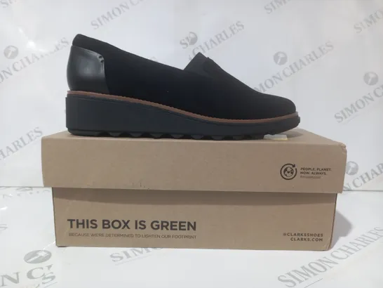 BOXED PAIR OF CLARKS SHARON DOLLY SHOES IN BLACK UK SIZE 5.5