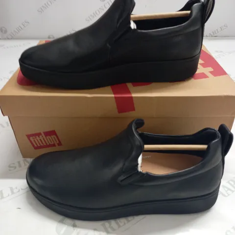 FITFLOPS RALLY LEATHER SLIP ON TRINERS IN BLACK  - SIZE 5