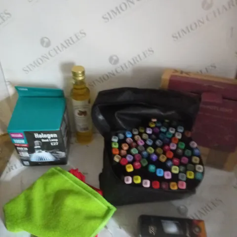 BOX OF APPROXIMATELY 10 ASSORTED HOUSEHOLD ITEMS TO INCLUDE MARKER PENS, KNIGHTSBRIDGE SPOTLIGHT, HALOGEN HEAT LAMP ETC 