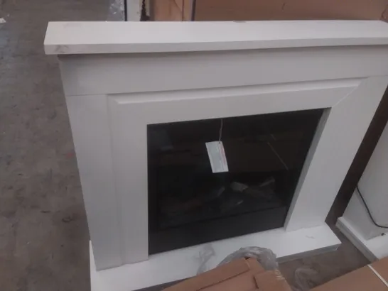 WHITE FRAME ELECTRIC FIREPLACE