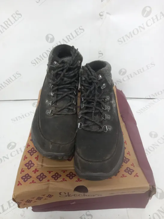 BOXED SKETCHERS WALING BOOTS BLACK SIZE 5.5