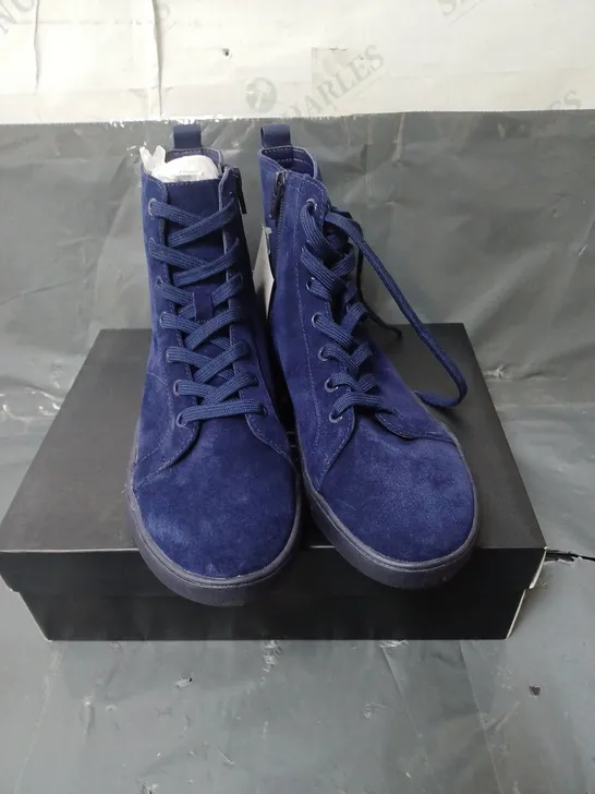 NATURALIZER SUEDE ANKLE BOOTS BLUE SIZE 6