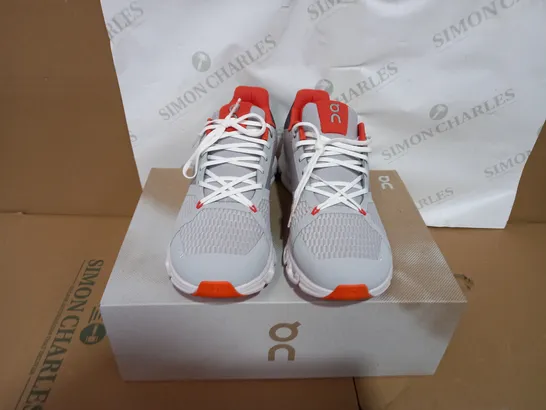 BOXED PAIR OF ON CLOUDFLYER 3 MENS TRAINERS SIZE 9