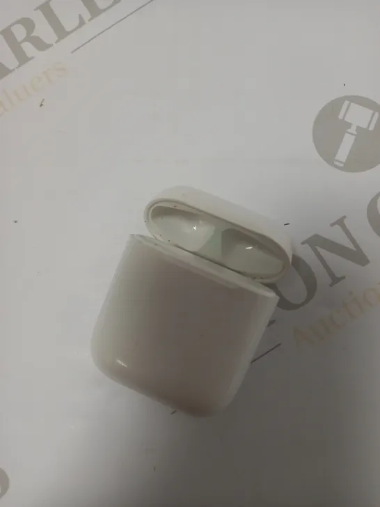 APPLE AIRPODS CHARGING CASE - A1602