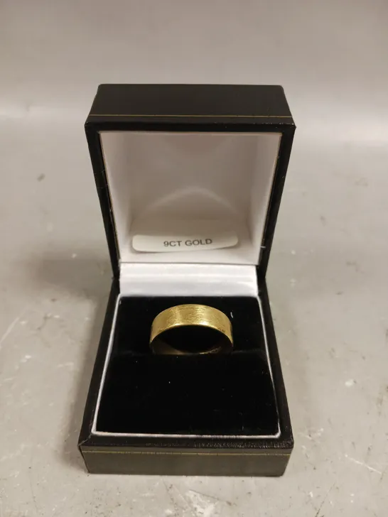 DESIGNER MARKED GOLD RING 