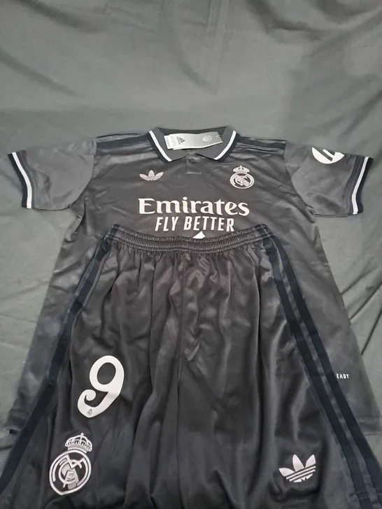 REAL MADRID FC AWAY SHIRT WITH MPABBE 9 SIZE 28